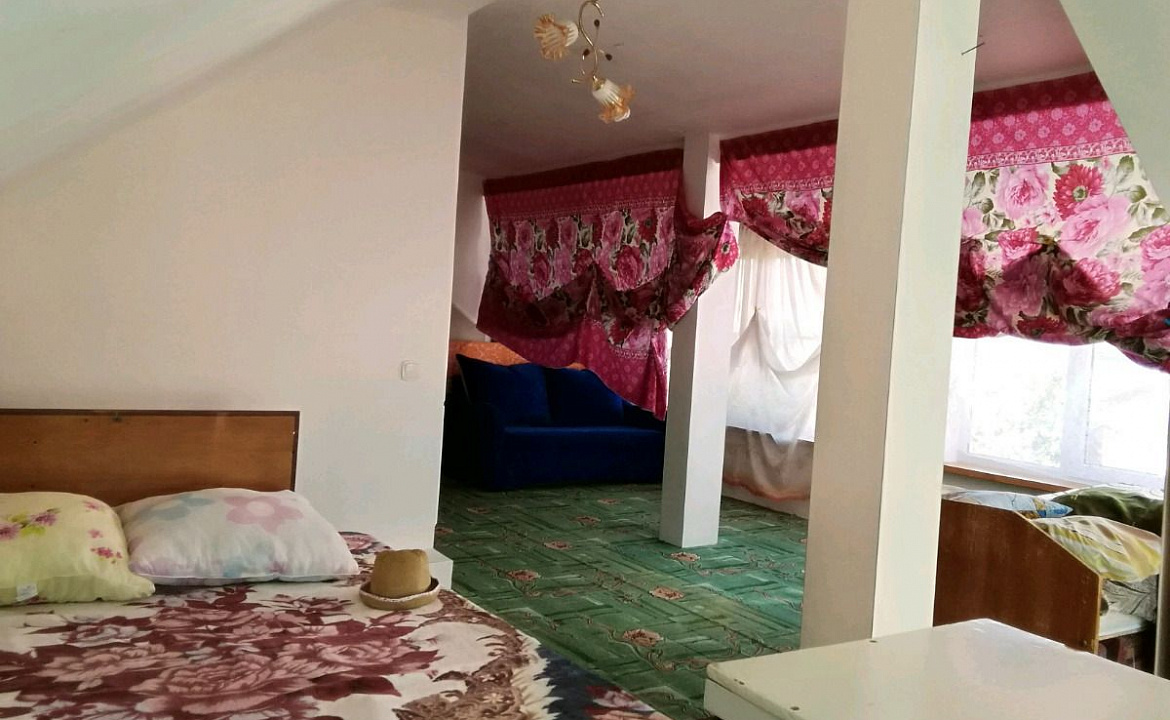 Комната 14 м² в 4-к, 1/1 эт.. Квартира в многоквартирном доме Комната 14 м² в 4-к, 1/1 эт.. Ейск