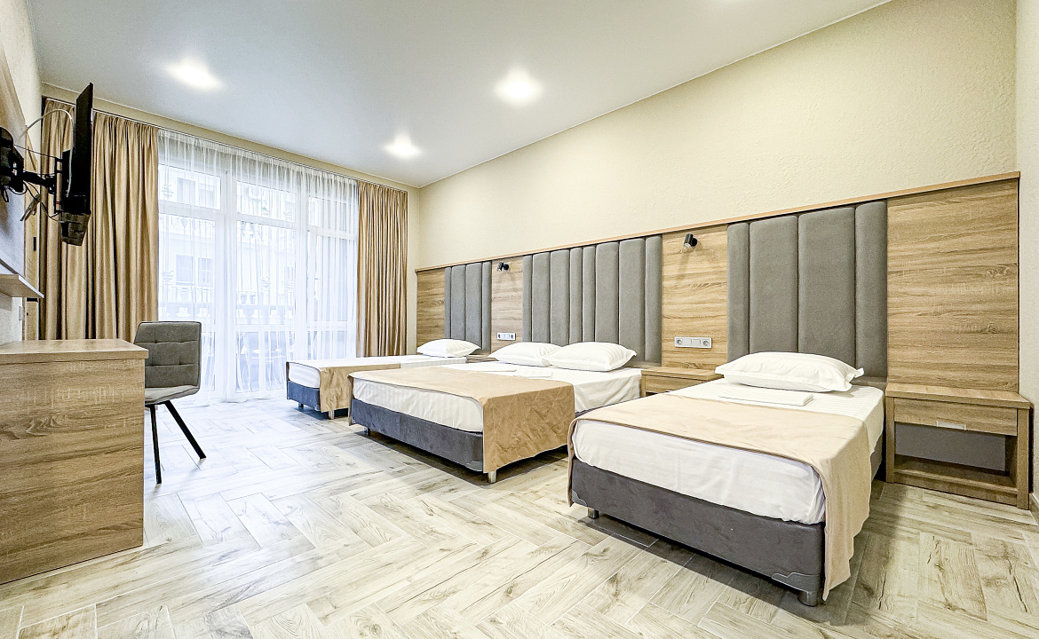 Корпус 2 Delux 4-х местный (с балконом). Anzhelina Family Hotel. Витязево