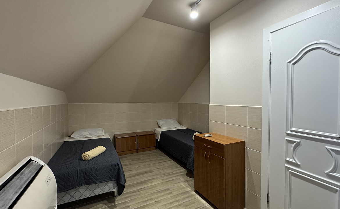 4-х местный номер / 4-х местный номер (мансарда). Гостевой дом «Акварель». Ольгинка