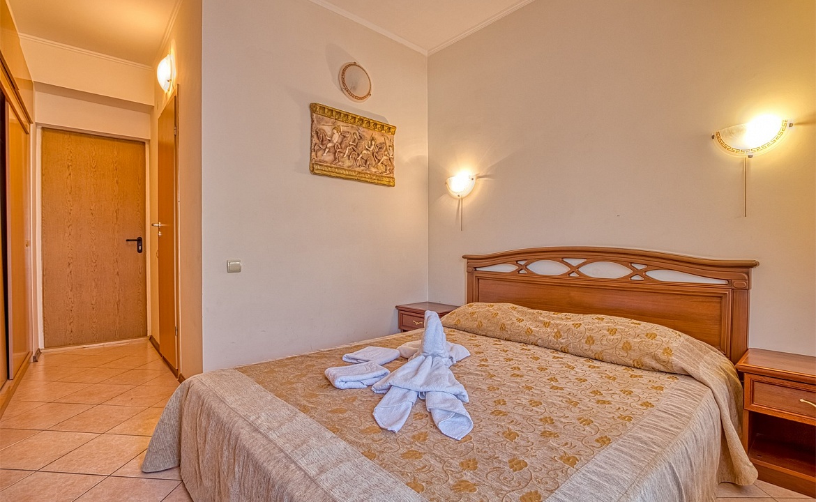 Стандарт (вид на горы). Отель «Интер». Утёс Стандарт (вид на горы). Отель «Интер». Утёс