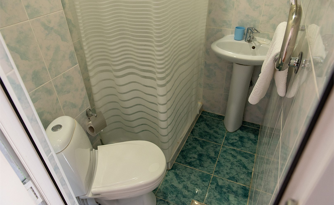 Трехместный номер с балконом и видом на бассейн. Отель "Ниагара Фоллс". Сочи