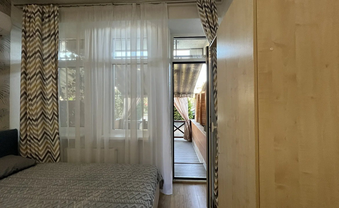 Апартамент с террасой 14к2. Светлая квартира с террасой и морем. Дагомыс