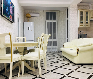 Двухкомнатная квартира на берегу . Квартира в многоквартирном доме Просвещения 147/1. 