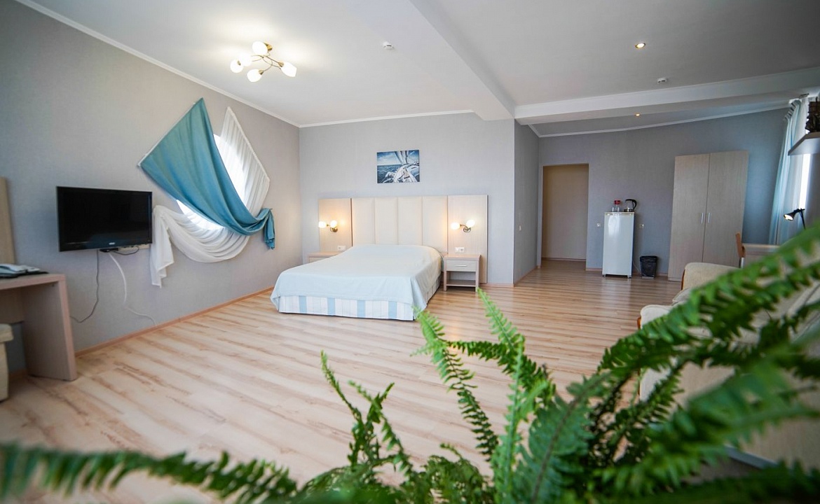 Студия с видом на море 3-местная. Отель Робинзон. Анапа