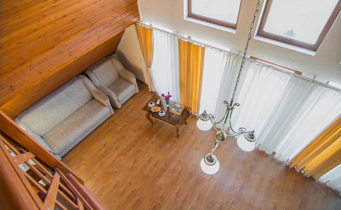 АПАРТАМЕНТЫ. Отель Семейный эко- отель «Альпийская Долина». Малореченское