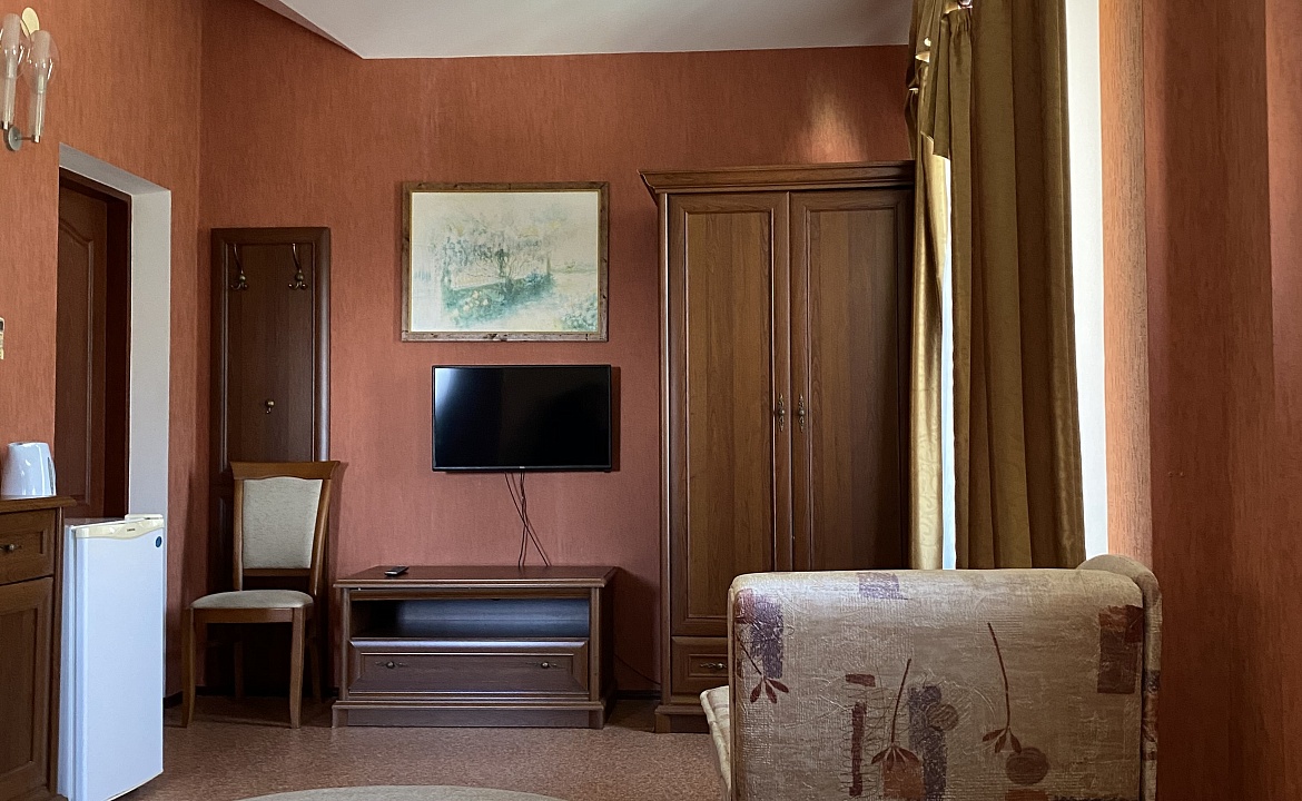 Полулюкс с балконом. Вилла "Ренессанс". Кореиз