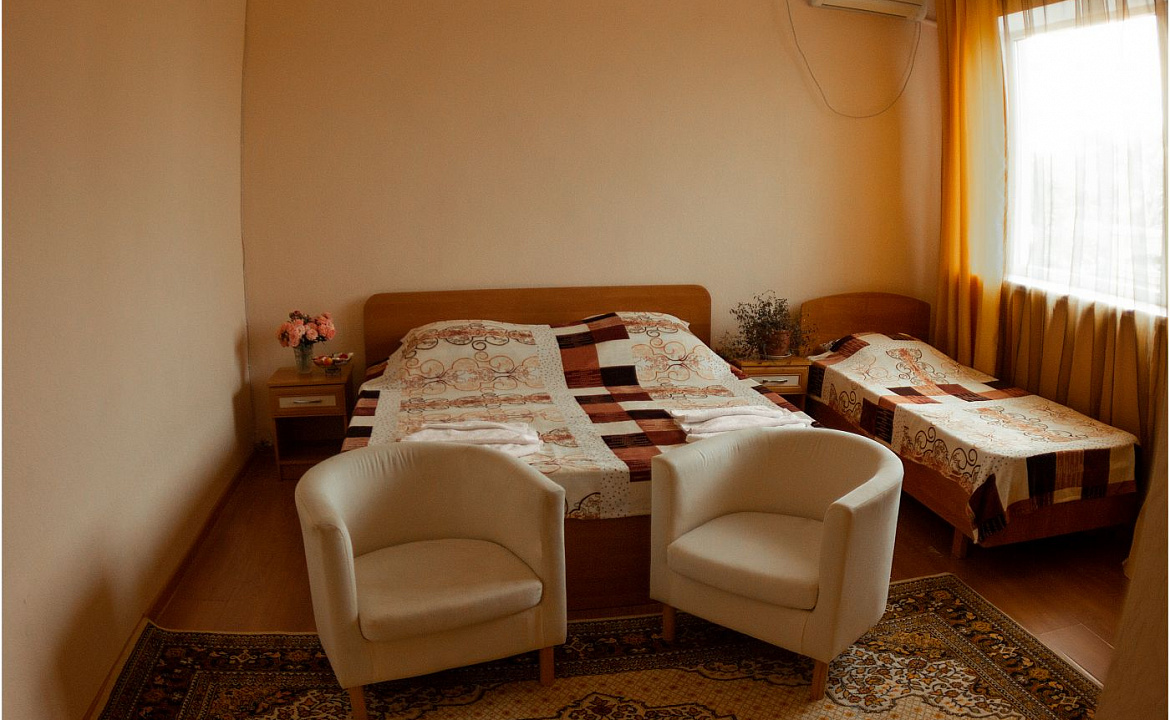 1-комнатный номер 3-местный без балкона. Гостиница Астерия. Ейск