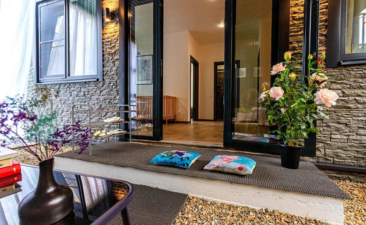 Половина дома (трехкомнатный люкс). Половина дома (трехкомнатный люкс) "У Жоровны". Геленджик Половина дома (трехкомнатный люкс). Половина дома (трехкомнатный люкс) "У Жоровны". Геленджик