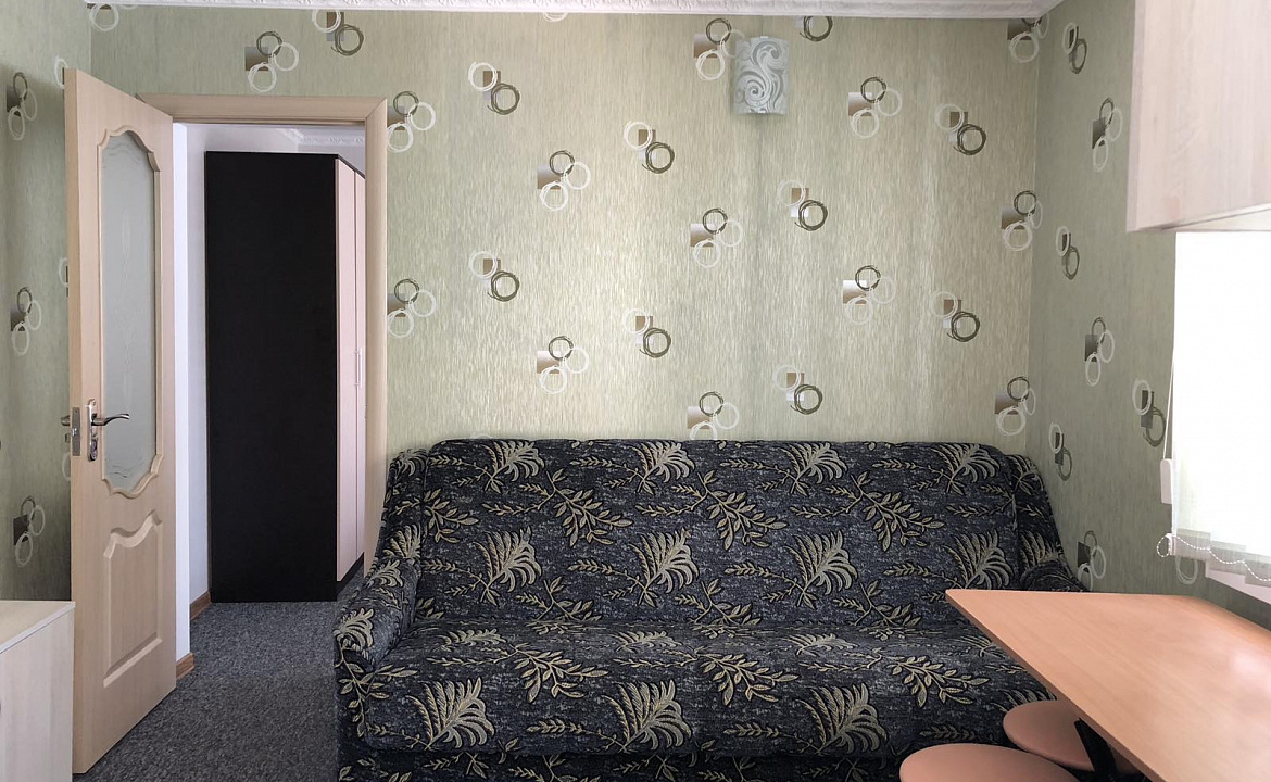 Четырехместный с мини-кухней и балконом. Гостевой дом АнНи. Гаспра