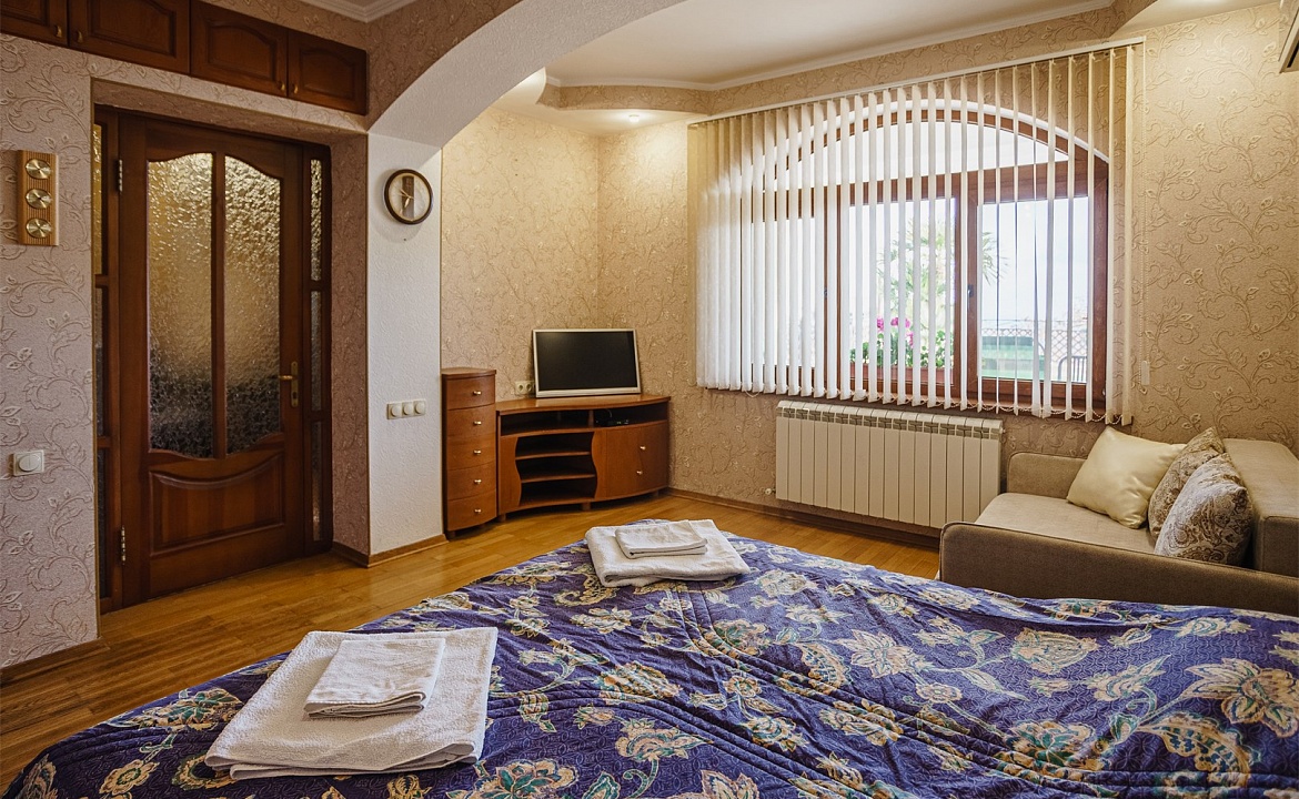 Апартаменты однокомнатные с большим гардеробом 10. Гостевой дом Лиана. Ливадия