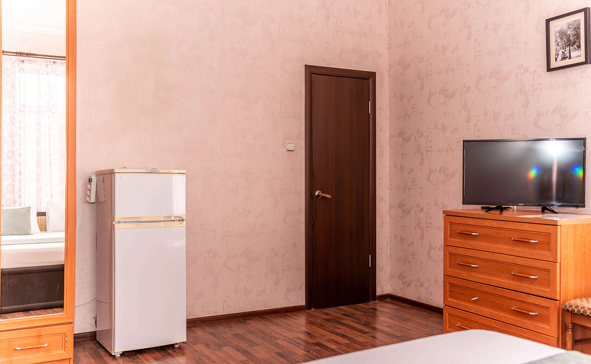 Трехместный Бюджетный Стандарт. Курортный гостиничный комплекс “Можжевеловый Парк”. Кабардинка