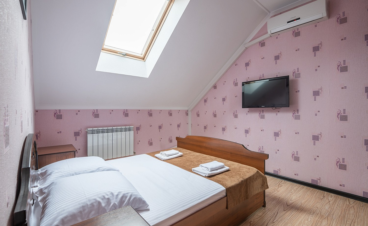 Семейный двухкомнатный. Мини отель «Эдельвейс». Адлер