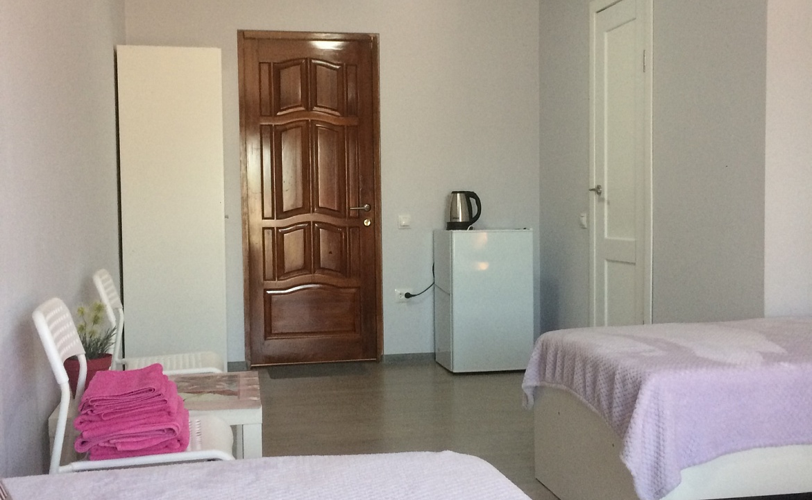 Четырёхместный номер. Гостевой дом «Пчела». Ейск