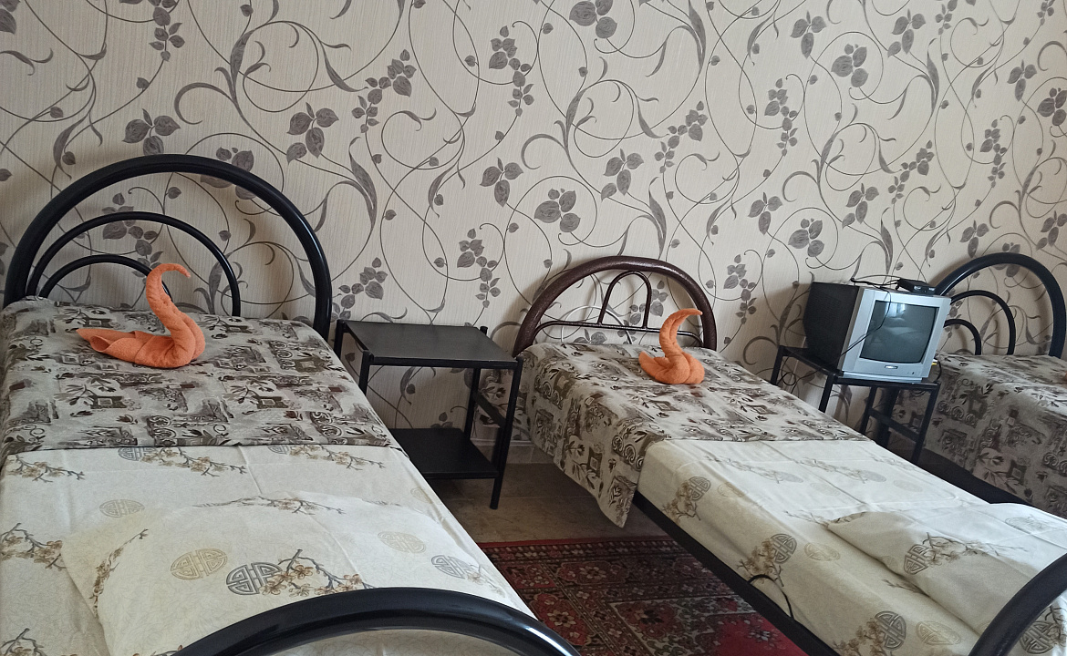 Четырёхместный номер стандарт. Гостевой дом Белые скалы. Лазаревское