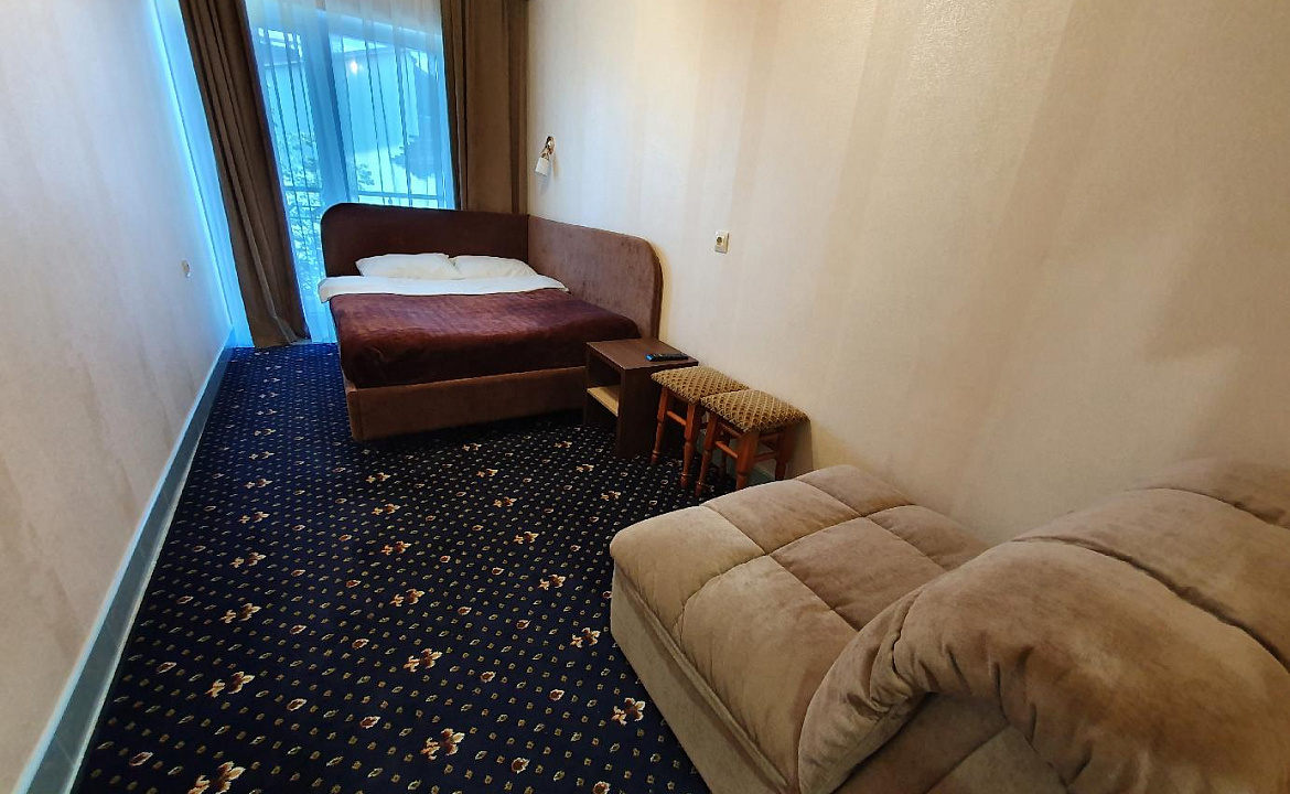 Люкс двухкомнатный . Гостиница  № 56 Семейный **. Симферополь