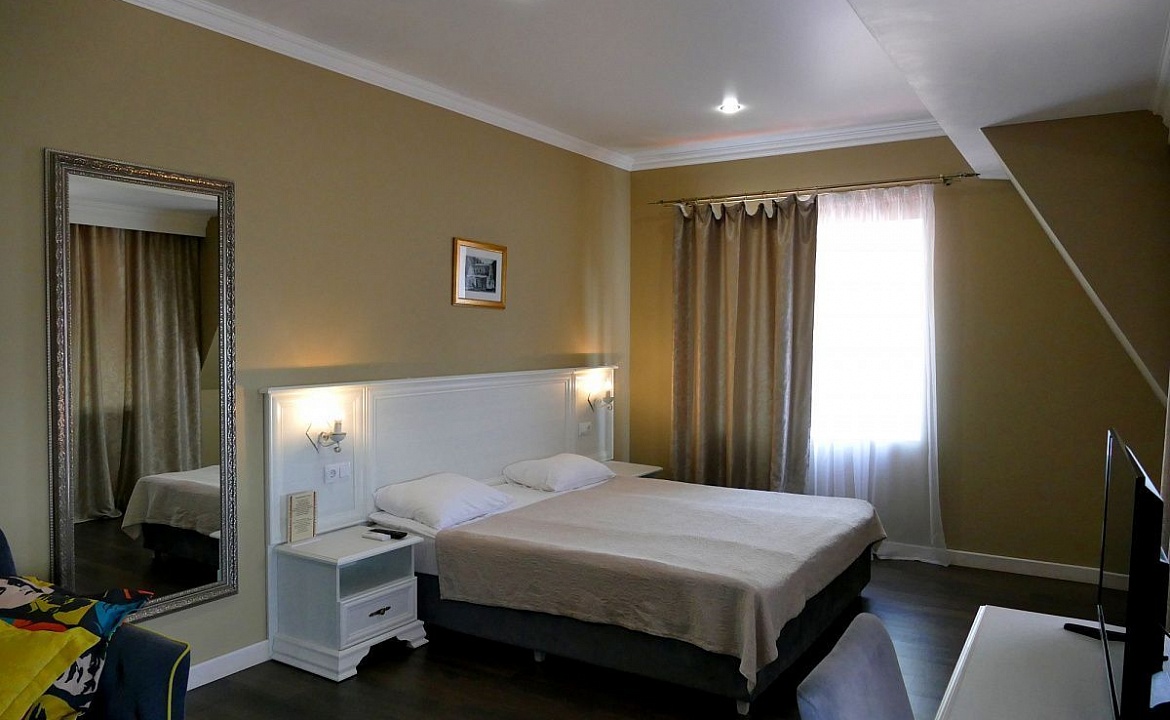 Улучшенный двухместный с балконом. Отель «Абаата». Гагра