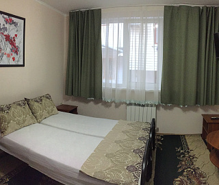 Двухместный стандарт на втором этаже. Частный сектор Коттедж на Кольцевой. 