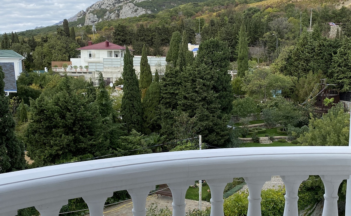 Полулюкс с балконом. Вилла "Ренессанс". Кореиз