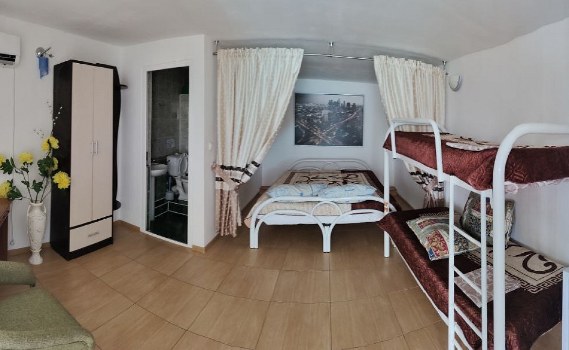 Четырехместный стандартный номер. Гостевой дом Анли. Анапа