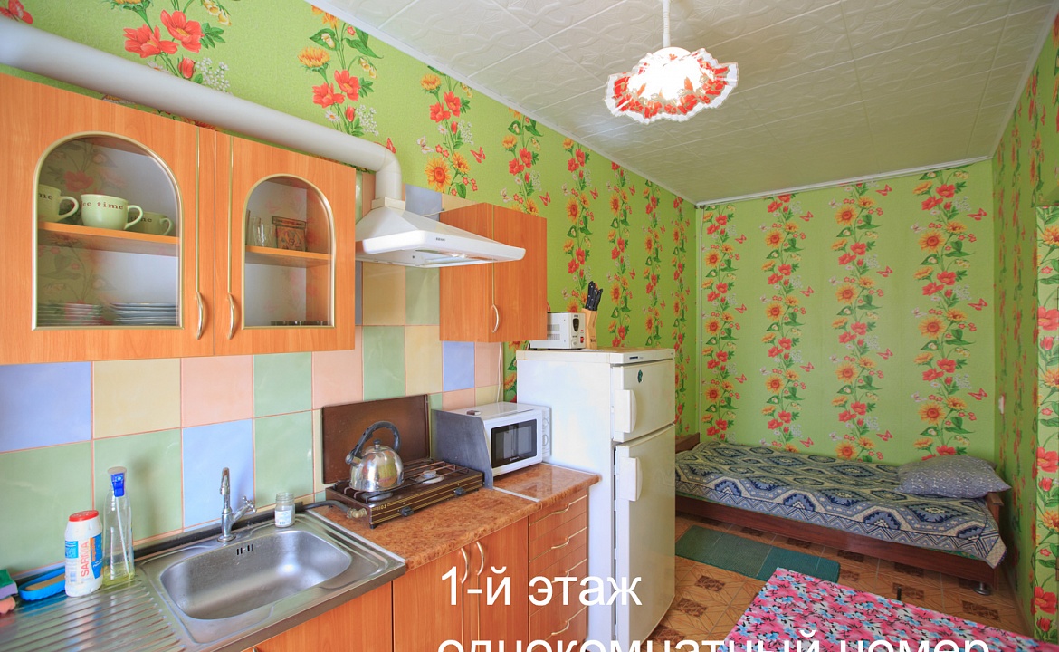 Для весёлой компании. Гостевой дом "Бирюза". Орджоникидзе