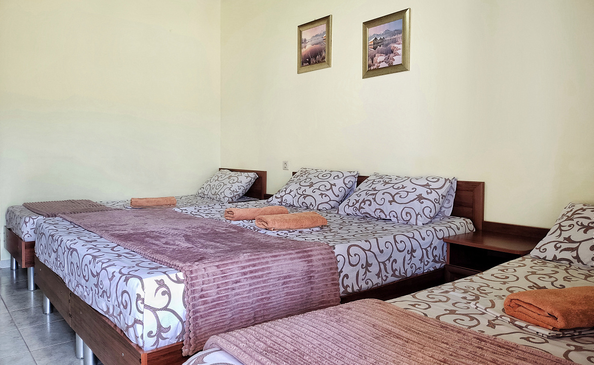 Четырехместный с удобствами и балконом. Гостевой дом "Одиссей" - Кабардинка. Кабардинка