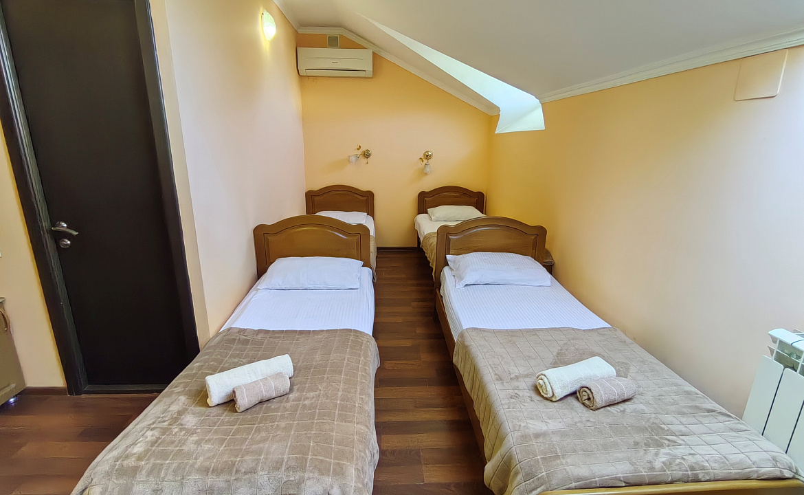 Четырехместный номер «Стандарт». Гостевой дом "Цитрус". Лазаревское