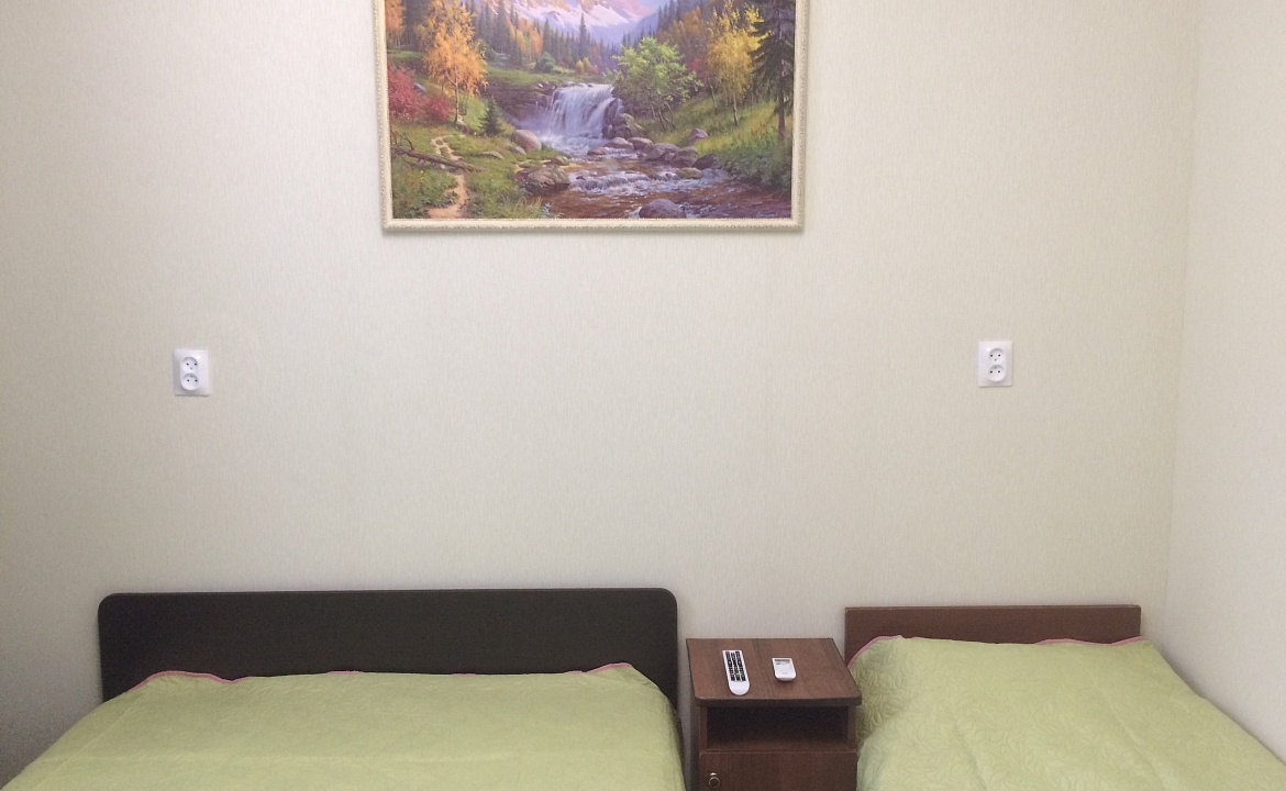 Стандартный  трехместный номер. Частный сектор У Константина. Адлер