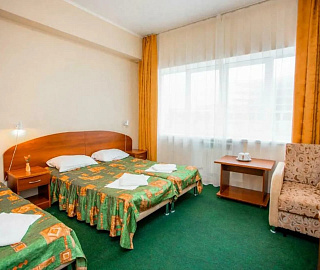 Трёхместный номер стандарт с доп местом. Отель Золотые барханы . 