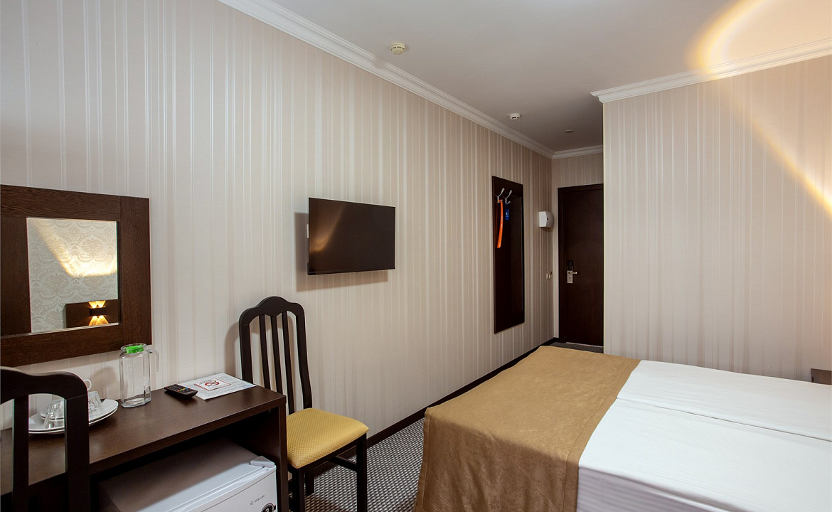 Стандарт с двуспальной кроватью. Отель «Фаворит». Геленджик