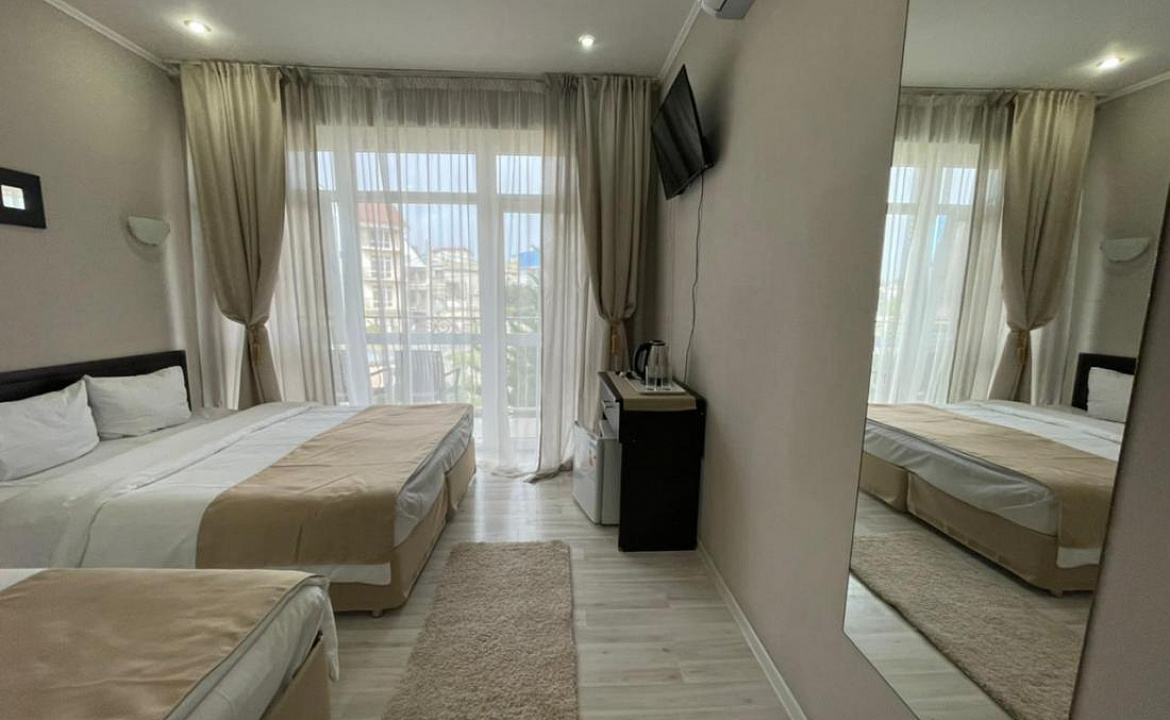 «Полулюкс» 1-но комнатный с балконом. Отель "Ибра". Лазаревское