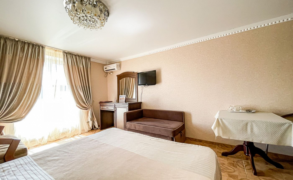 Полулюкс 5-ти местный (с балконом). Anzhelina Family Hotel. Витязево