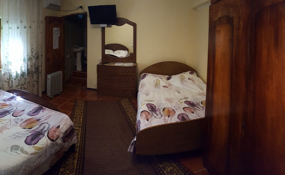 Четырёхместный номер. Гостевой дом У Ирины. Пицунда