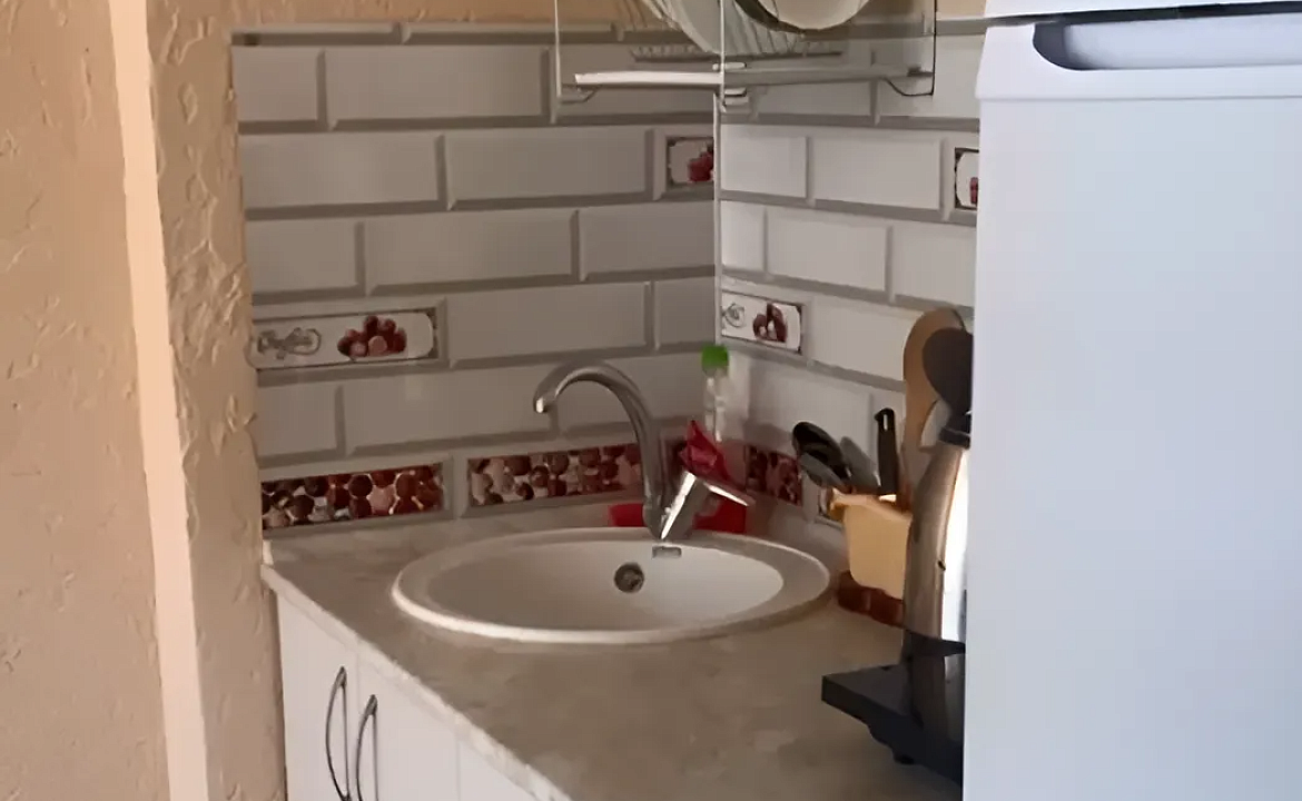   Апартаменты на 4-х человек с собственным двориком. Гостевой дом "МЕЛИС". Дивноморское