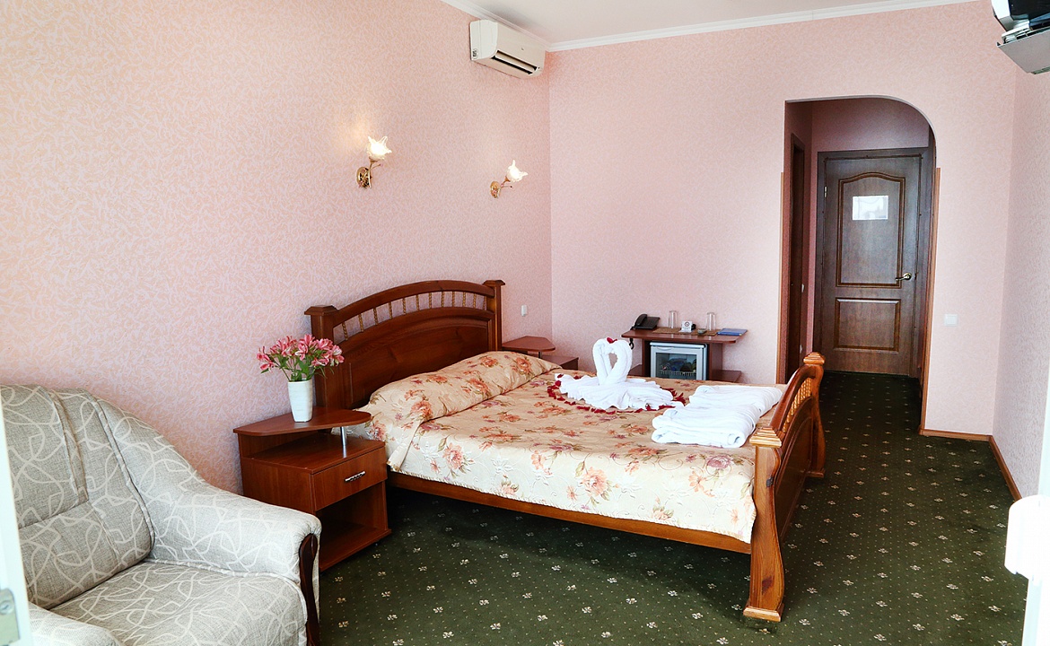 Полулюкс. Отель Majestic. Партенит