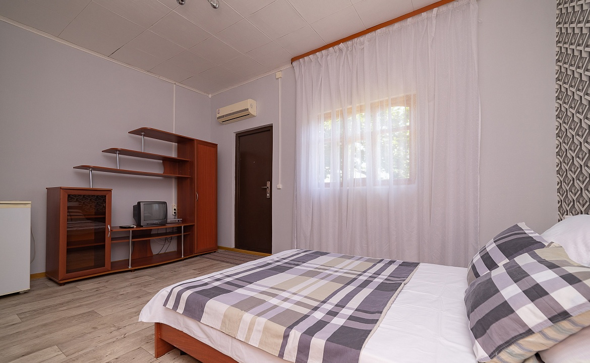 4х местный стандарт. Гостевой дом Family Holiday. Цандрипш