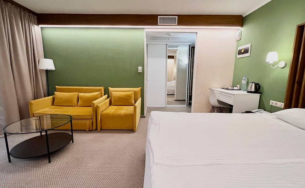 Полулюкс с террасой. Отель Портобелло Сочи. Адлер