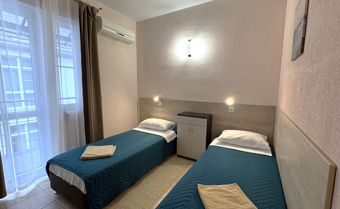 2-х местный номер с балконом. Гостевой дом «Акварель». Ольгинка