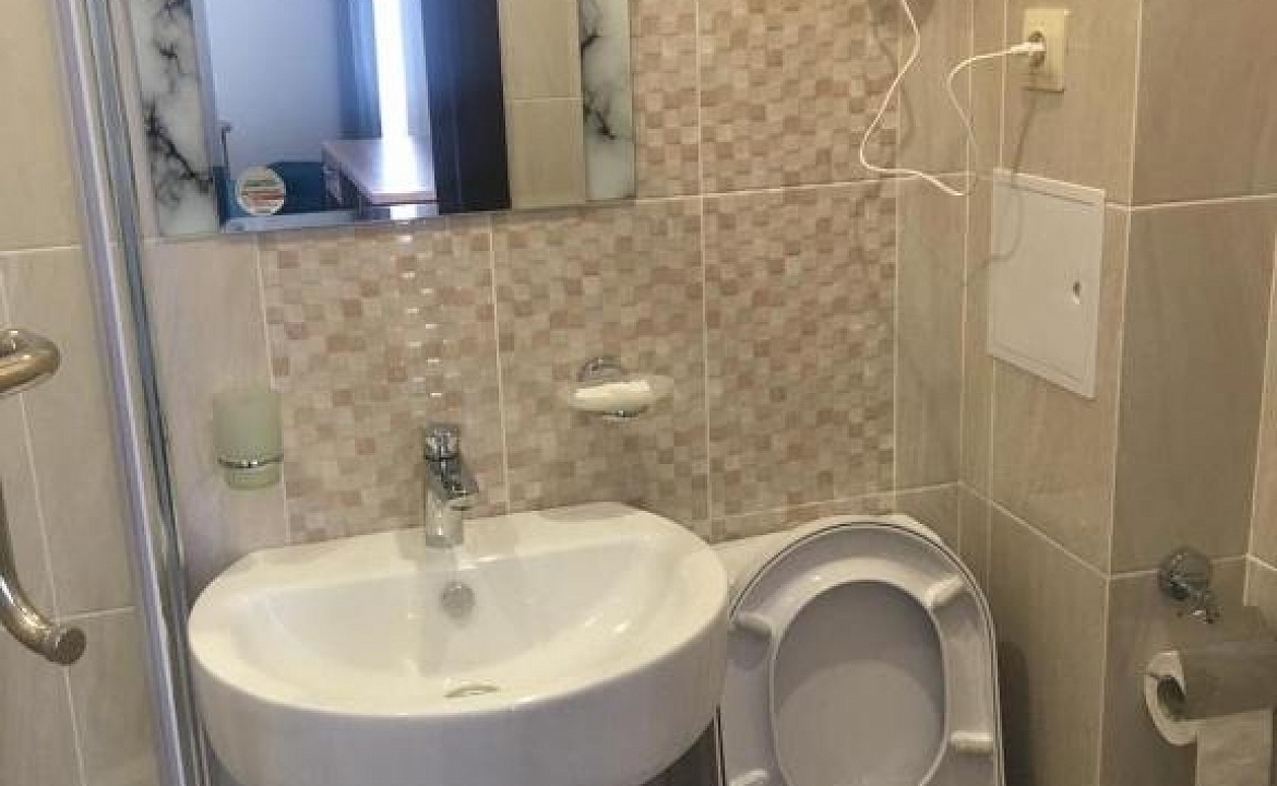 СТАНДАРТНЫЙ 3-МЕСТНЫЙ НОМЕР С ДВУСПАЛЬНОЙ КРОВАТЬЮ И ОДНОСПАЛЬНОЙ КРОВАТЬЮ. Гостевой дом "Family". Лазаревское СТАНДАРТНЫЙ 3-МЕСТНЫЙ НОМЕР С ДВУСПАЛЬНОЙ КРОВАТЬЮ И ОДНОСПАЛЬНОЙ КРОВАТЬЮ. Гостевой дом "Family". Лазаревское