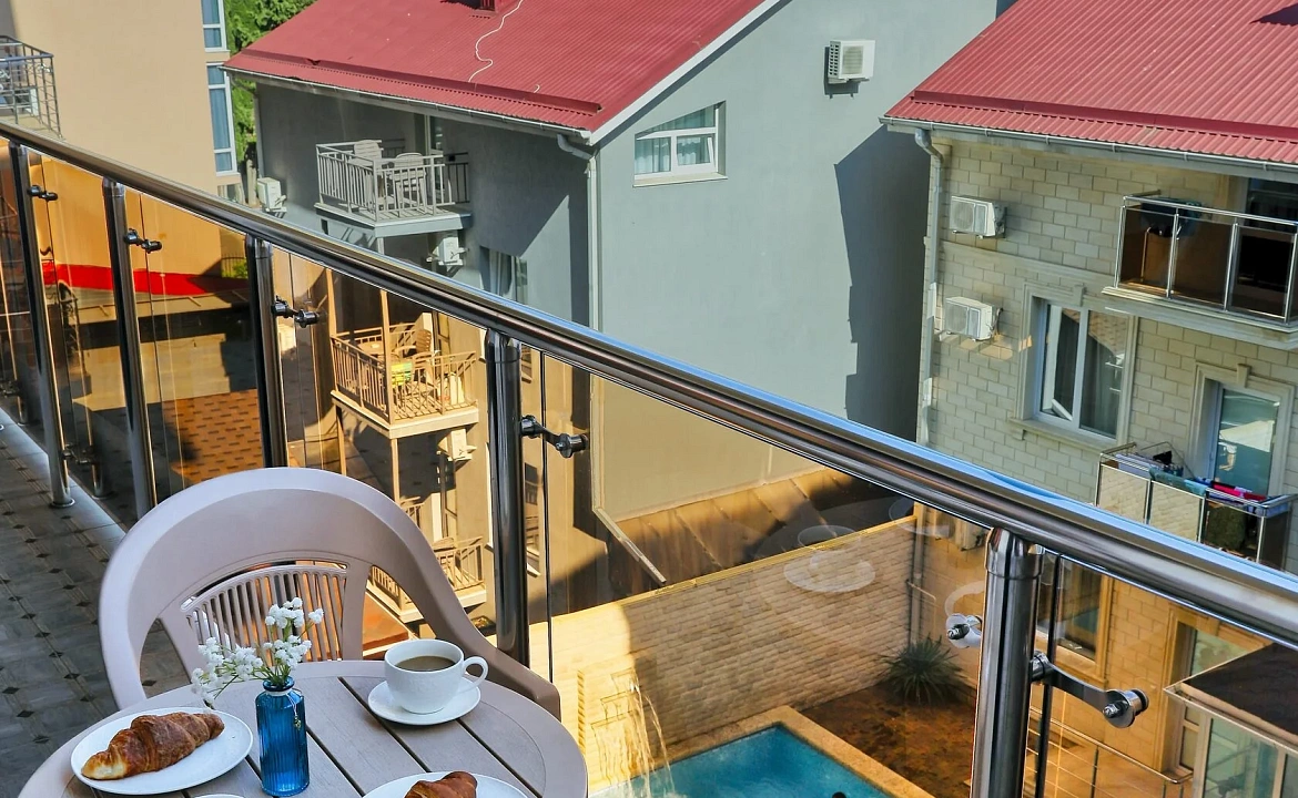 Полулюкс с балконом 2+1. Отель "Атлант". Лазаревское Полулюкс с балконом 2+1. Отель "Атлант". Лазаревское