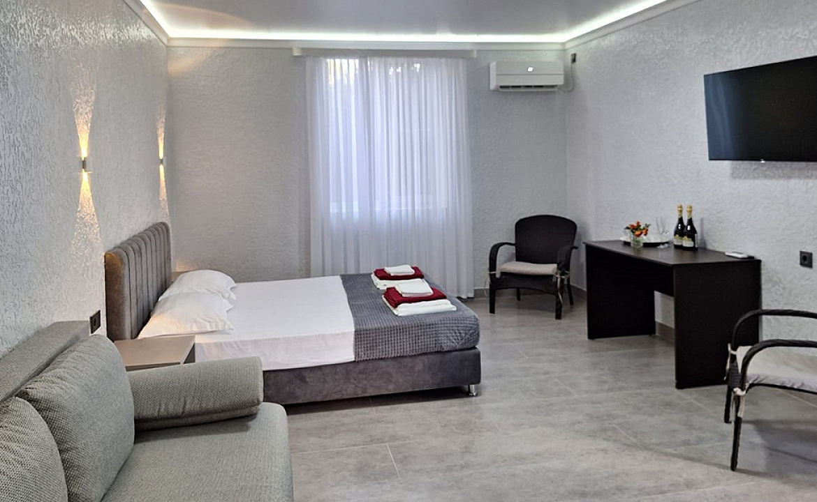 Полулюкс большой . Гостиница Аква Вилла Багмаран . Сухум