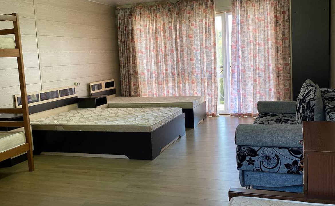 Семейный четырехместный плюс дополнительные места. Гостевой дом Домик у моря. Якорная Щель