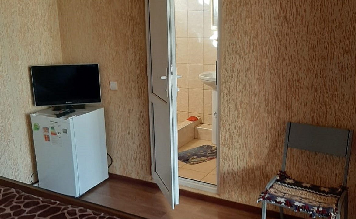 Трехместный номер. Гостевой дом Декабристов 147а. Лоо