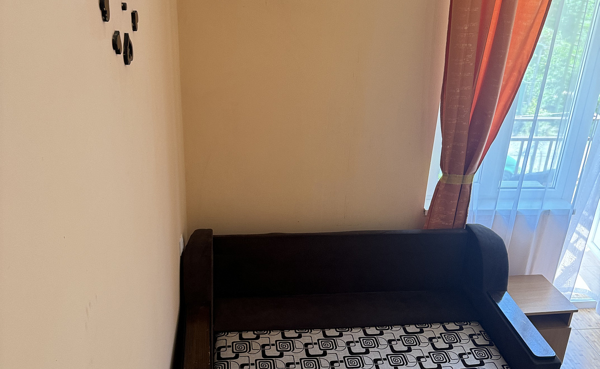 1 комнатный номер с балконом  . Гостевой дом "Пантера". Гагра