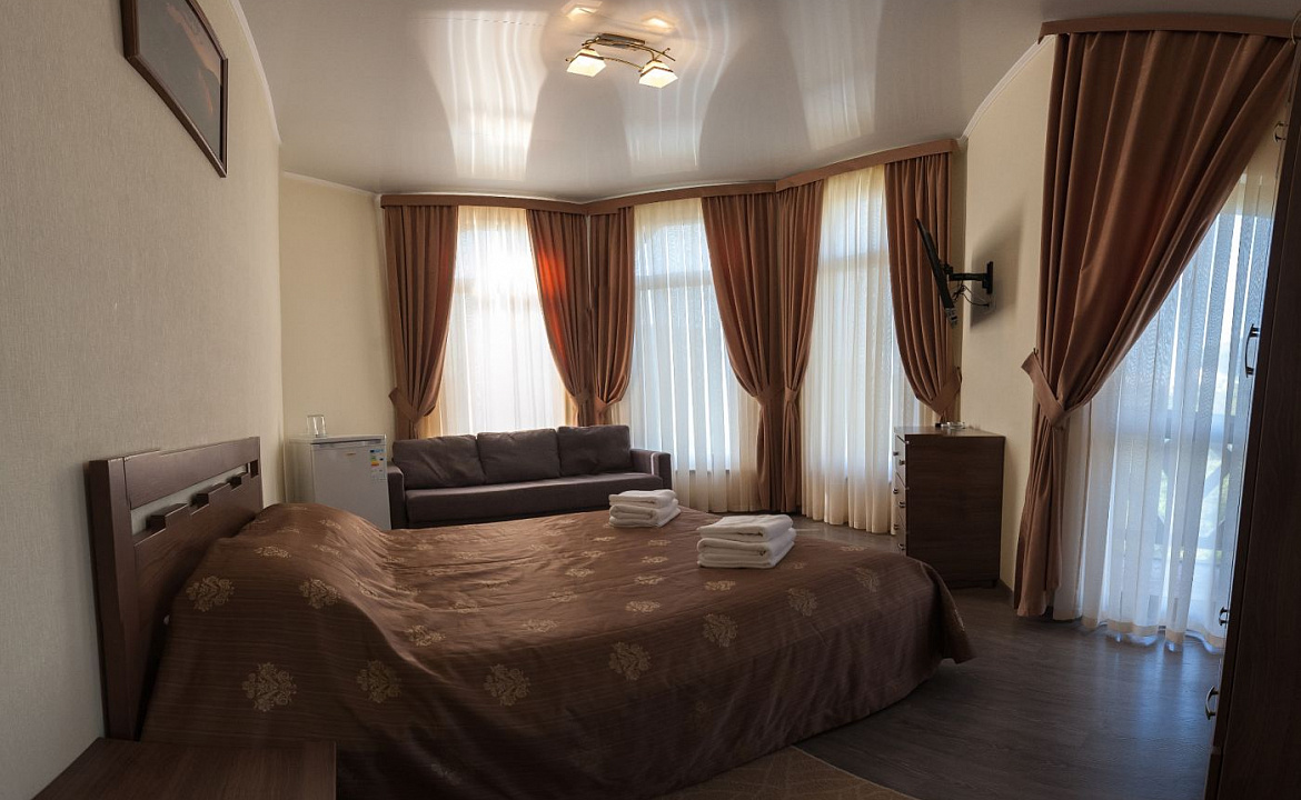 Однокомнатный двухместный номер с видом на море. Гостевой дом "Зеленая бухта". Отдых с детьми