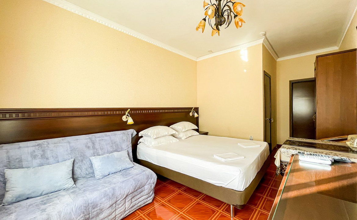 Стандарт 4-х местный (без балкона). Anzhelina Family Hotel. Витязево