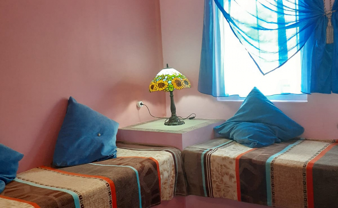 Дуплекс . "Бунгало". Пицунда