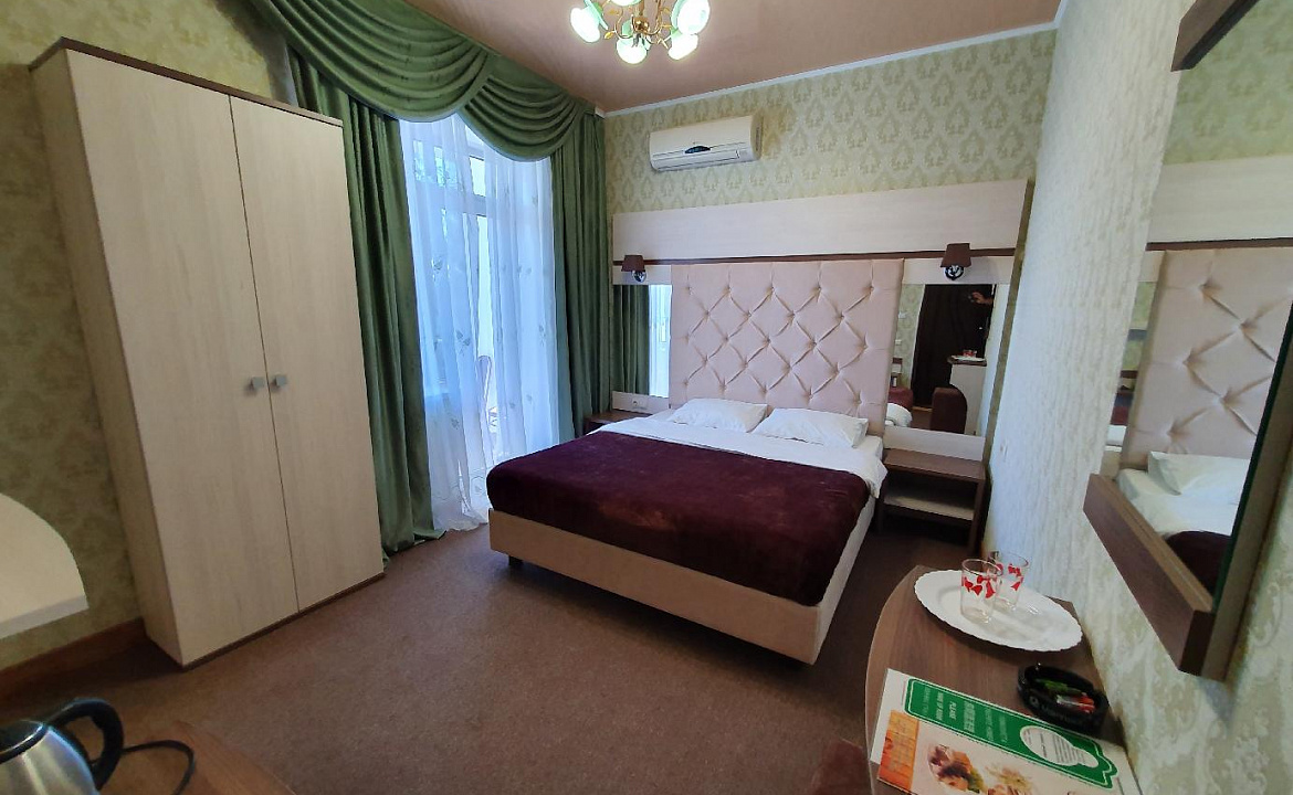 2-х местный стандарт. Гостиница  № 56 Семейный **. Симферополь