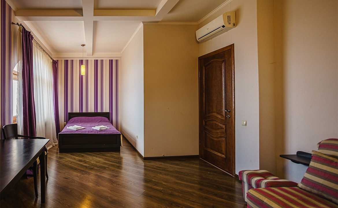 Апартаменты двухкомнатные с террасой 6. Гостевой дом Лиана. Ливадия