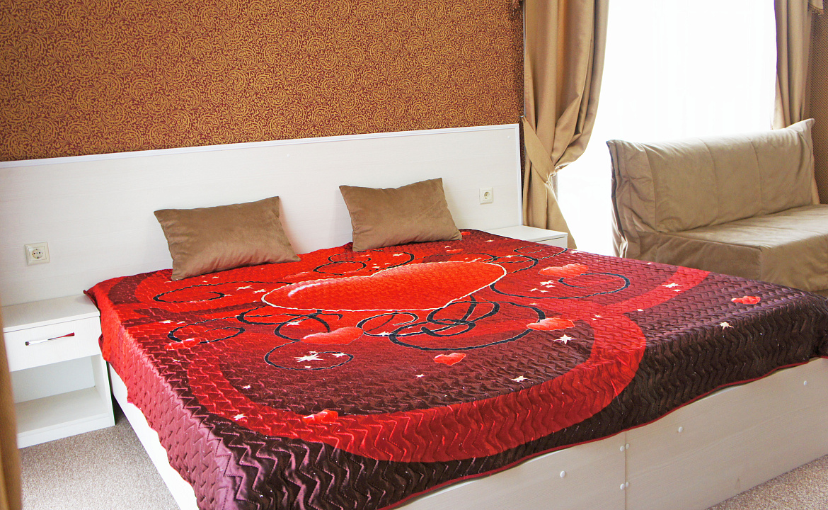 Апартаменты на 4-х человек с балконом. Гостевой дом "МЕЛИС". Дивноморское