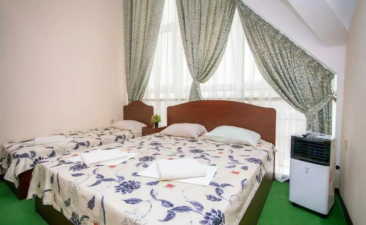 Трёхместный номер бюджетный. Отель Золотые барханы . Витязево